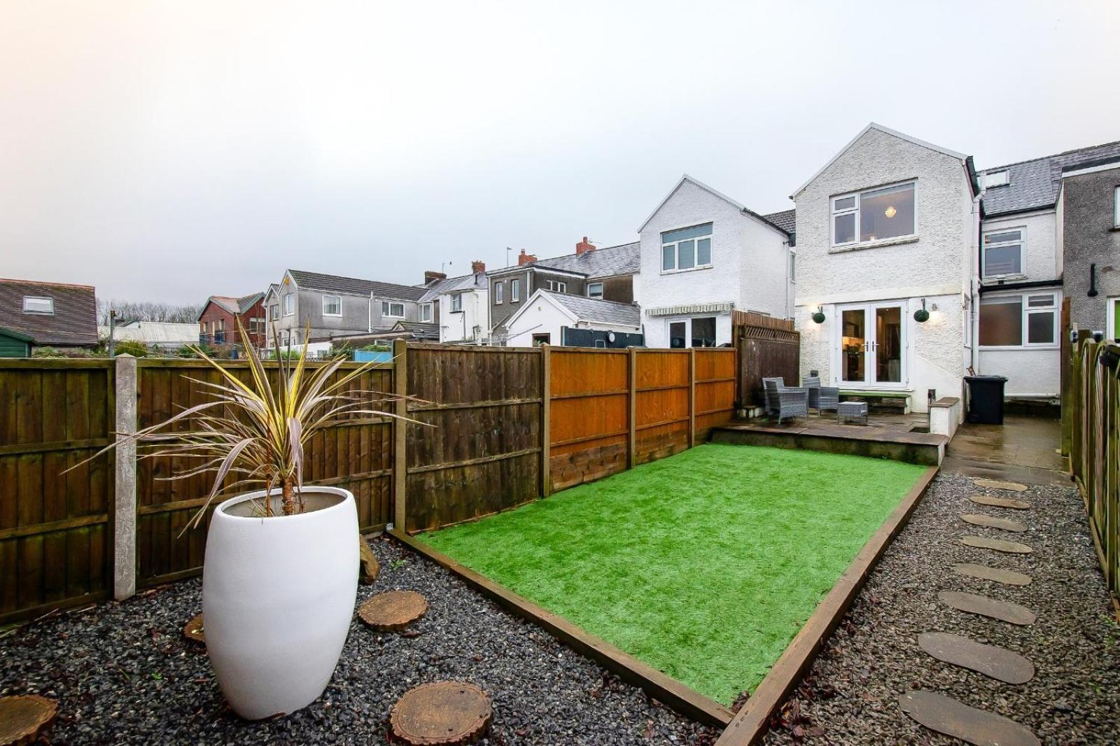 Casa One Hundred - A Beautiful 4 Bed House On The Beach Front Swansea Exterior photo