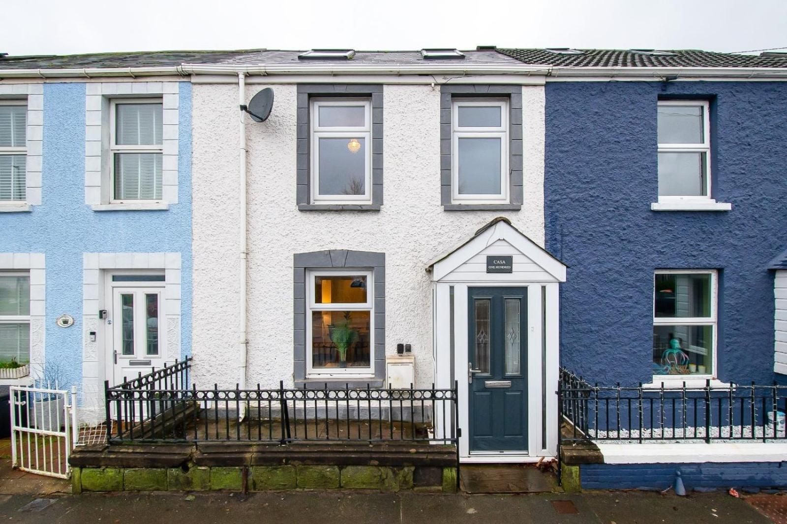 Casa One Hundred - A Beautiful 4 Bed House On The Beach Front Swansea Exterior photo