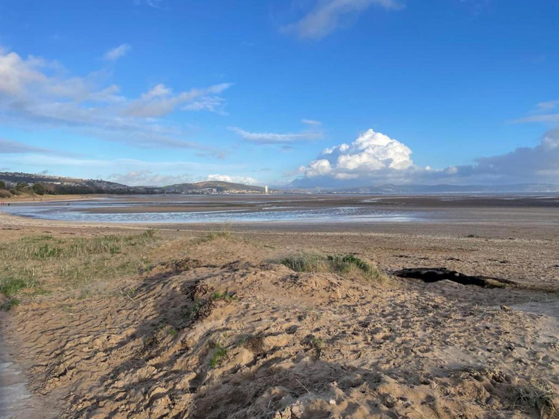 Casa One Hundred - A Beautiful 4 Bed House On The Beach Front Swansea Exterior photo